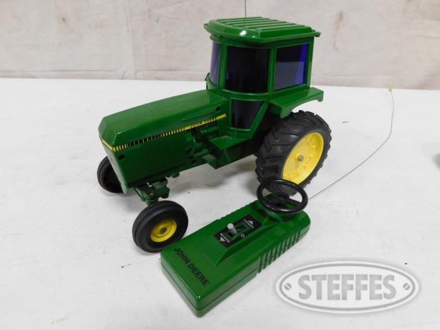 Toy tractor: